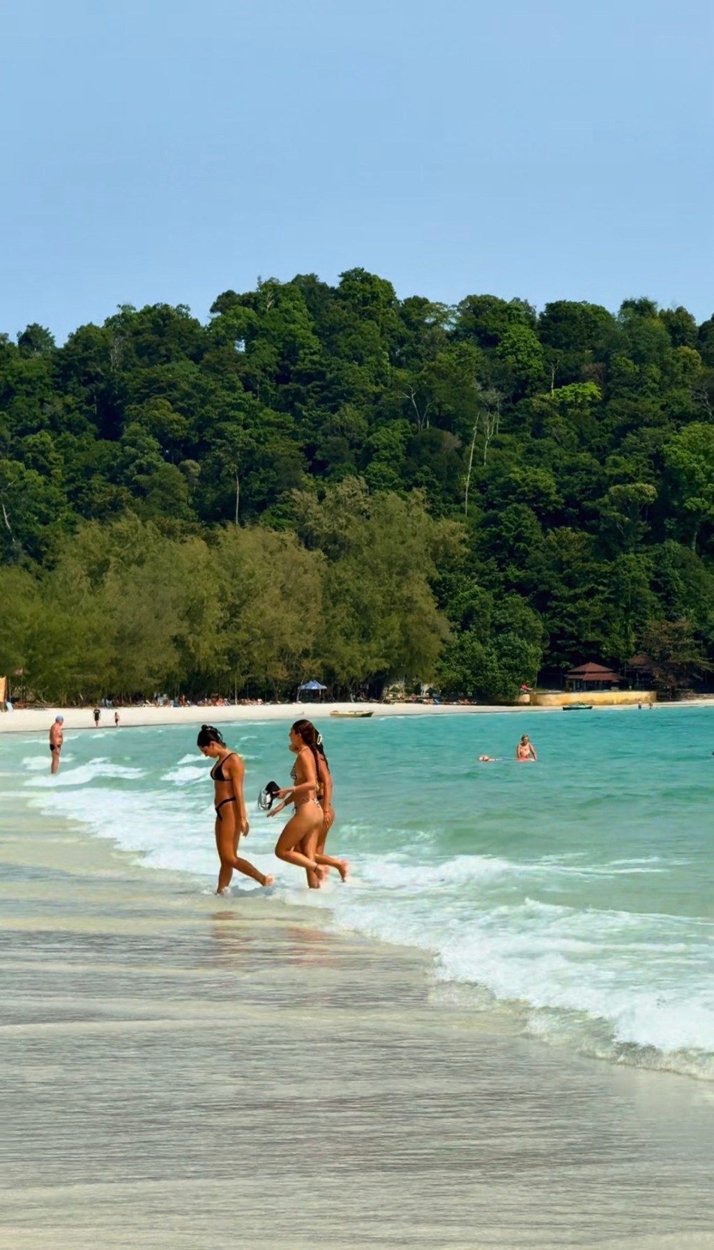 អផ្សុក តោះមកលេងកោះរ៉ុង If you’re bored, let’s go to Koh Rong Island #bored #kohrong #island #beach #travel