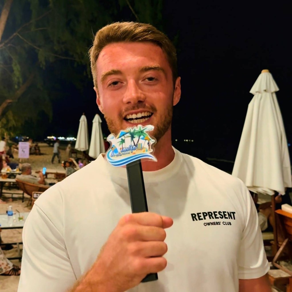 14-02-2026 Happy Valentine’s Day at Onederz Koh Rong #valentinesday #onederzkohrong #kohrong #island&nbsp;#fireshow