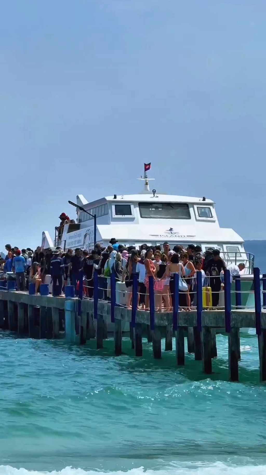 17-02-2026 Island Speed Ferry on Happy Luna New Year ចូលឆ្នាំចិន #happylunanewyear #kohrong #island #beach #islandspeedferry
