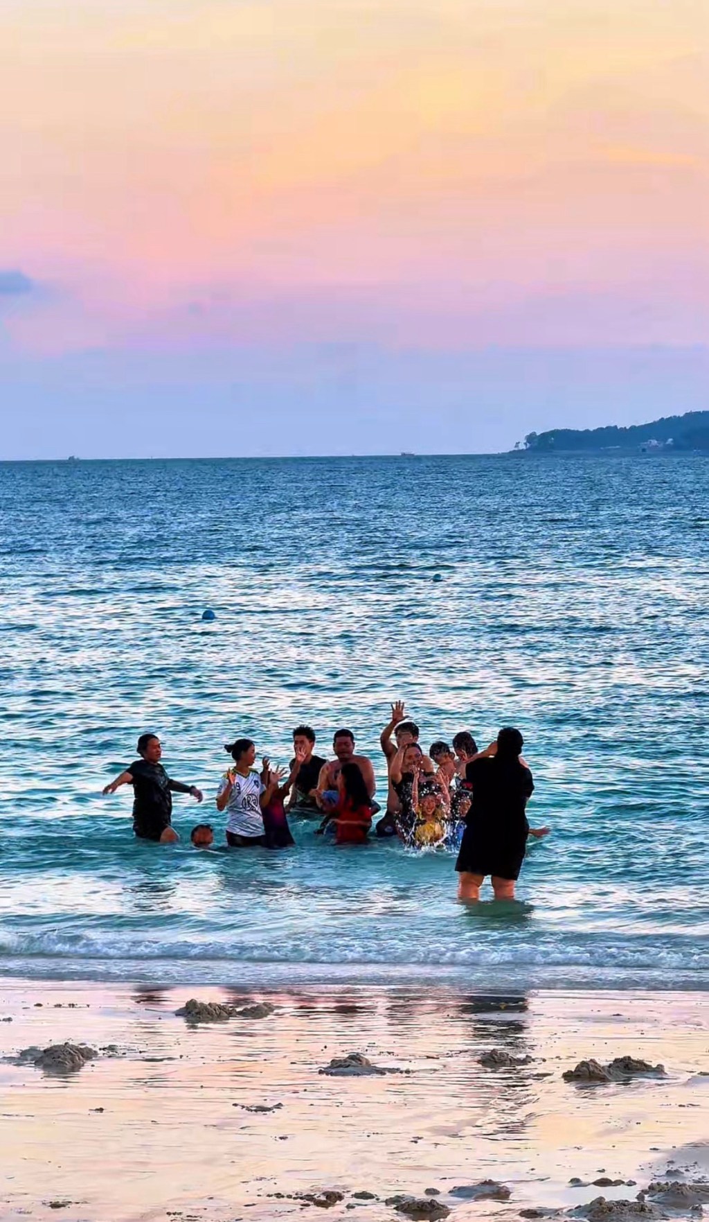 ការមកលេងកោះរ៉ុងបែបគ្រួសារគឺសប្បាយណាស់ Visiting Koh Rong Island with family, it is satisfied #satisfied #family #kohrong #travel&nbsp;#island