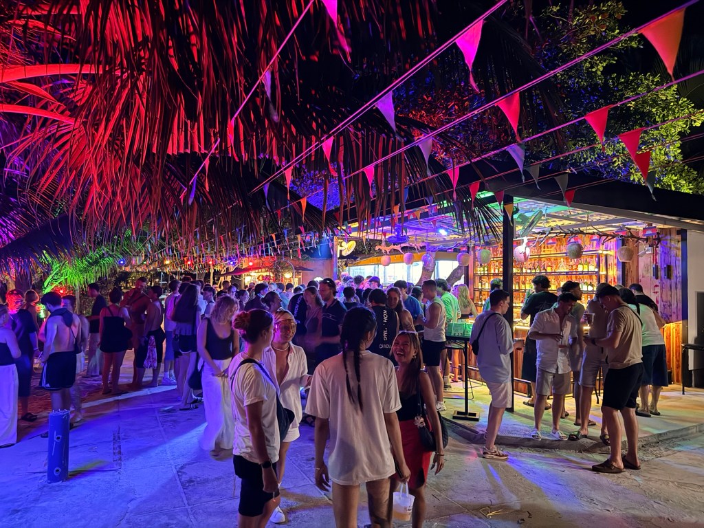 08-06-2026 Monday, Pub Crawl by Onederz Koh Rong in Green Season #monday #pubcrawl #onederzkohrong #kohrong #island